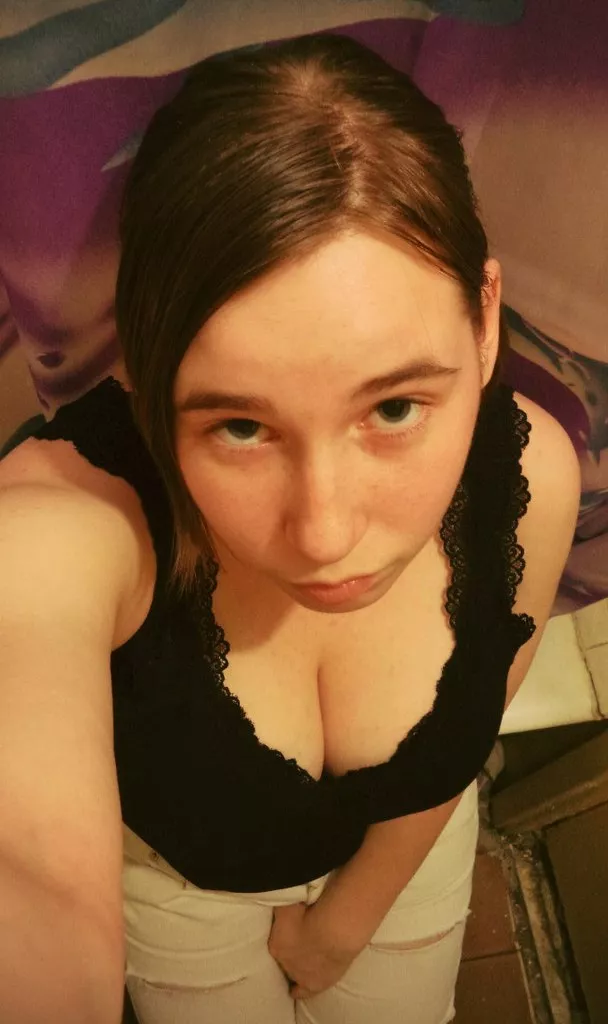Hot cleavage... Hot cleavage...