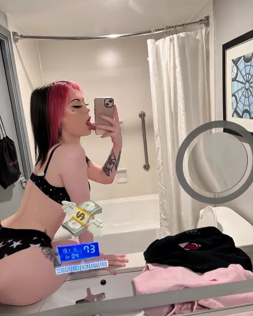 Hot emo girl with very skilled tongue 👅