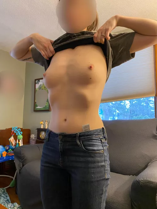 Hot mom bod or not ? 👍🏻 of 👎🏻? (F)