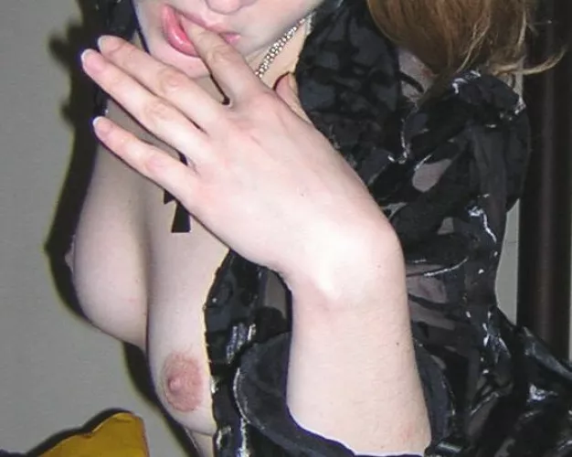 Hot Mom, Hard Nipples (32y, Mom of 1) Hot Mom, Hard Nipples (32y, Mom of 1)
