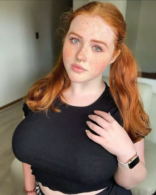 Hot redhead Hot redhead