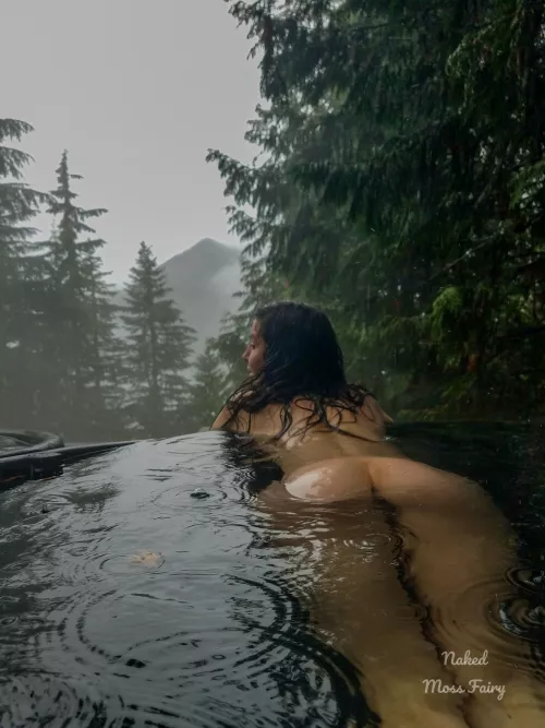 Hot springs in the rain is my favorite💦