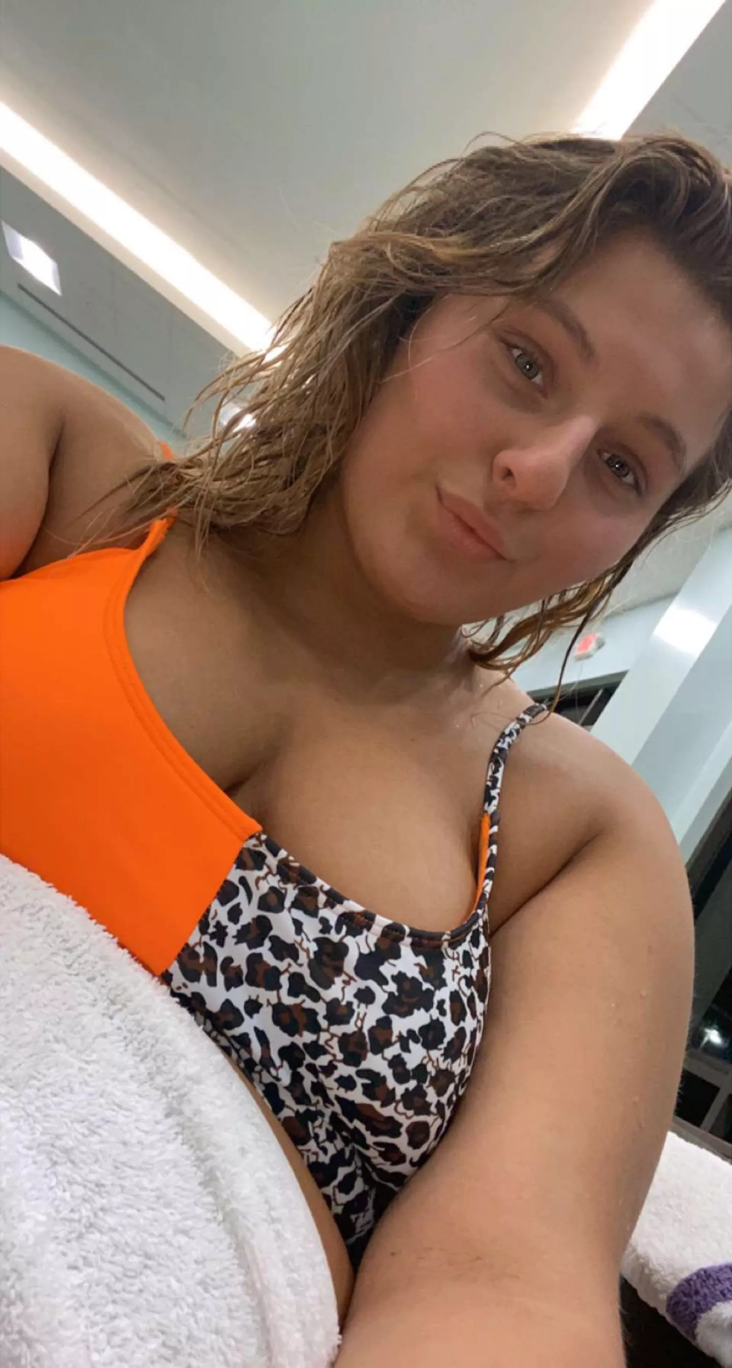 Hotel pool vibes 20F