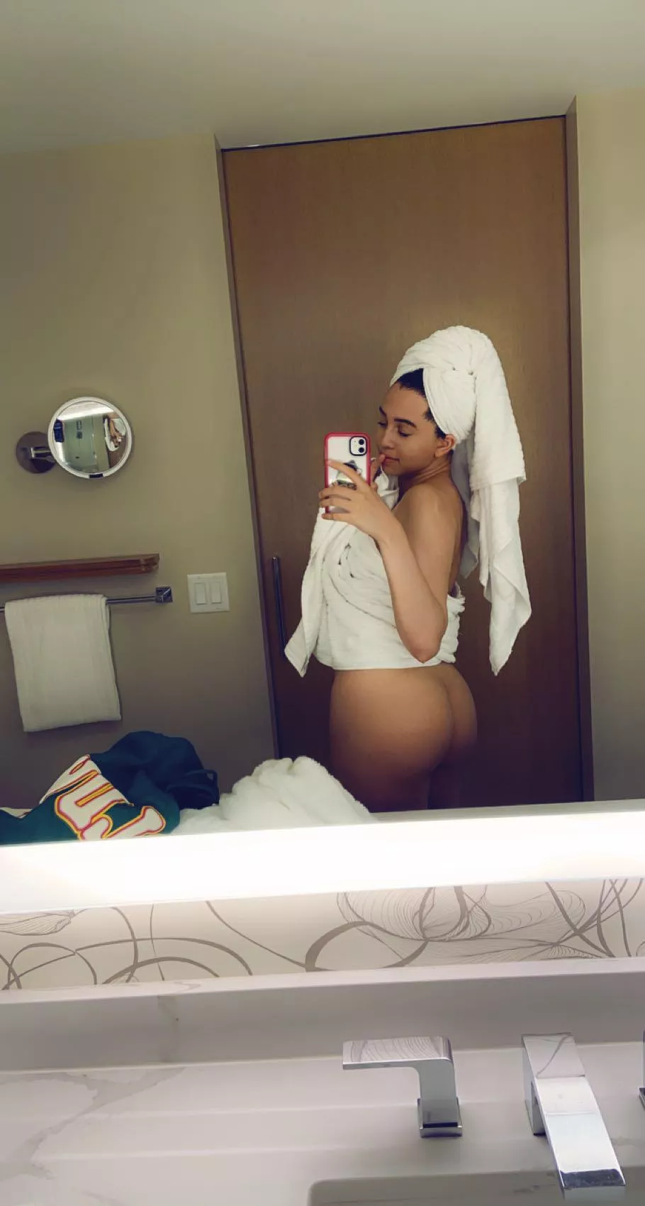 Hotel showers are the best type of showers 😚