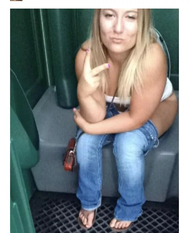 Hottie on porta pottie Hottie on porta pottie