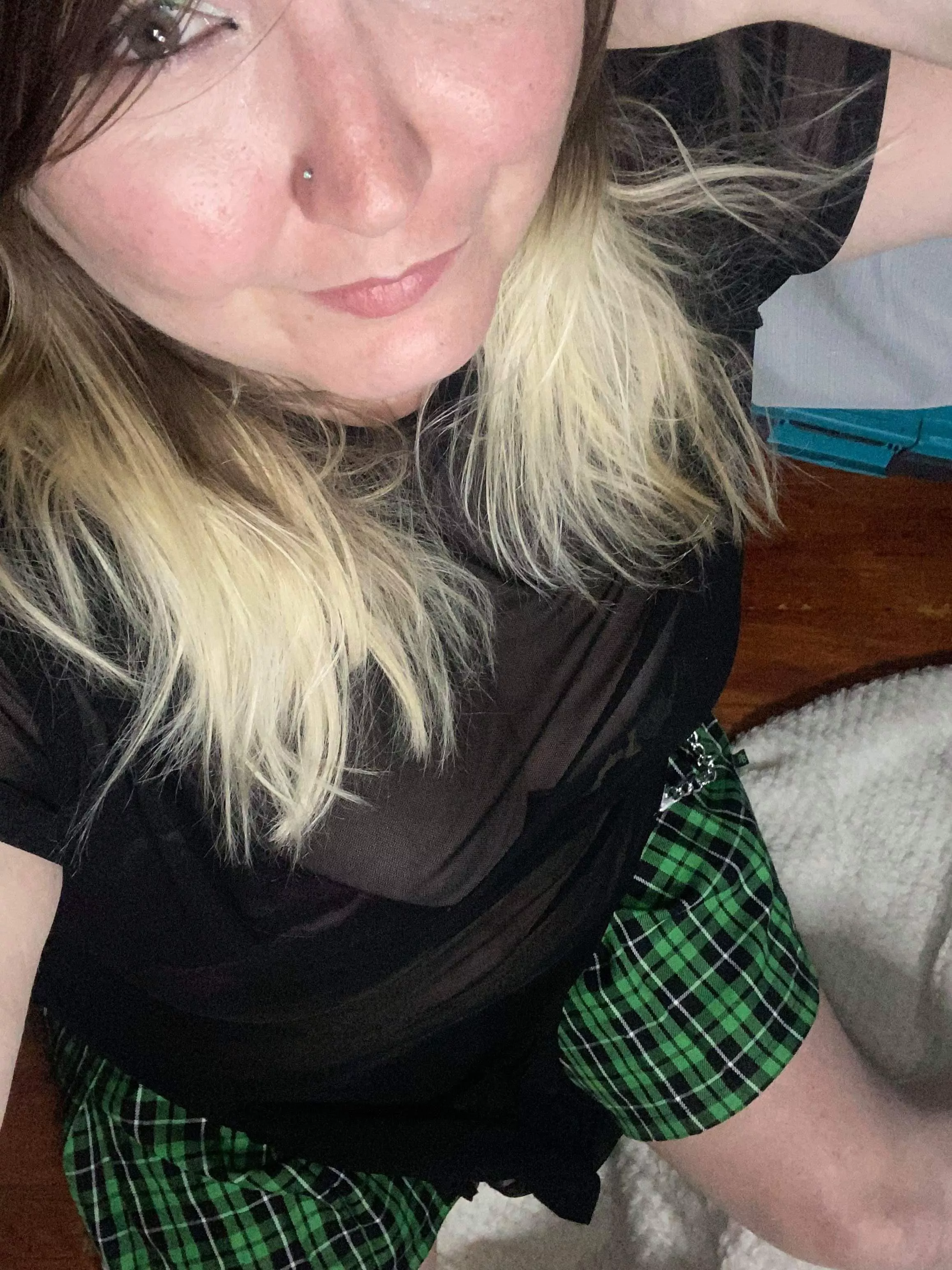 Hotwife Milf who wants to be covered in your cum. Fetish’s not only welcome but encouraged. I have a free page and VIP page which I’m running a 40% discount. Vip page can sext me anytime tip free. Come see my goodies 🥰