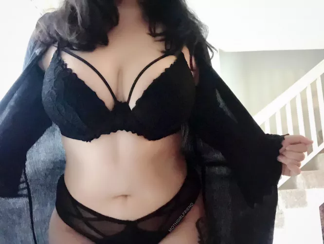 How about a chubby goth girl to brighten your morning? βΊοΈ