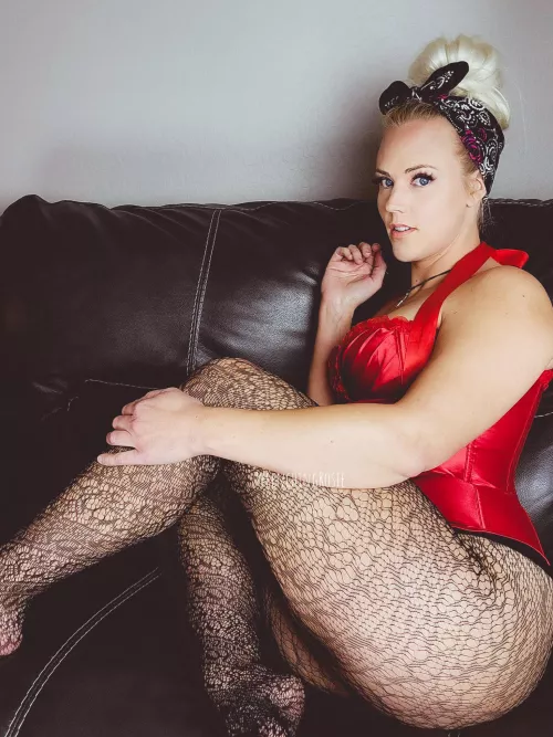 How about the pinup style? 😘