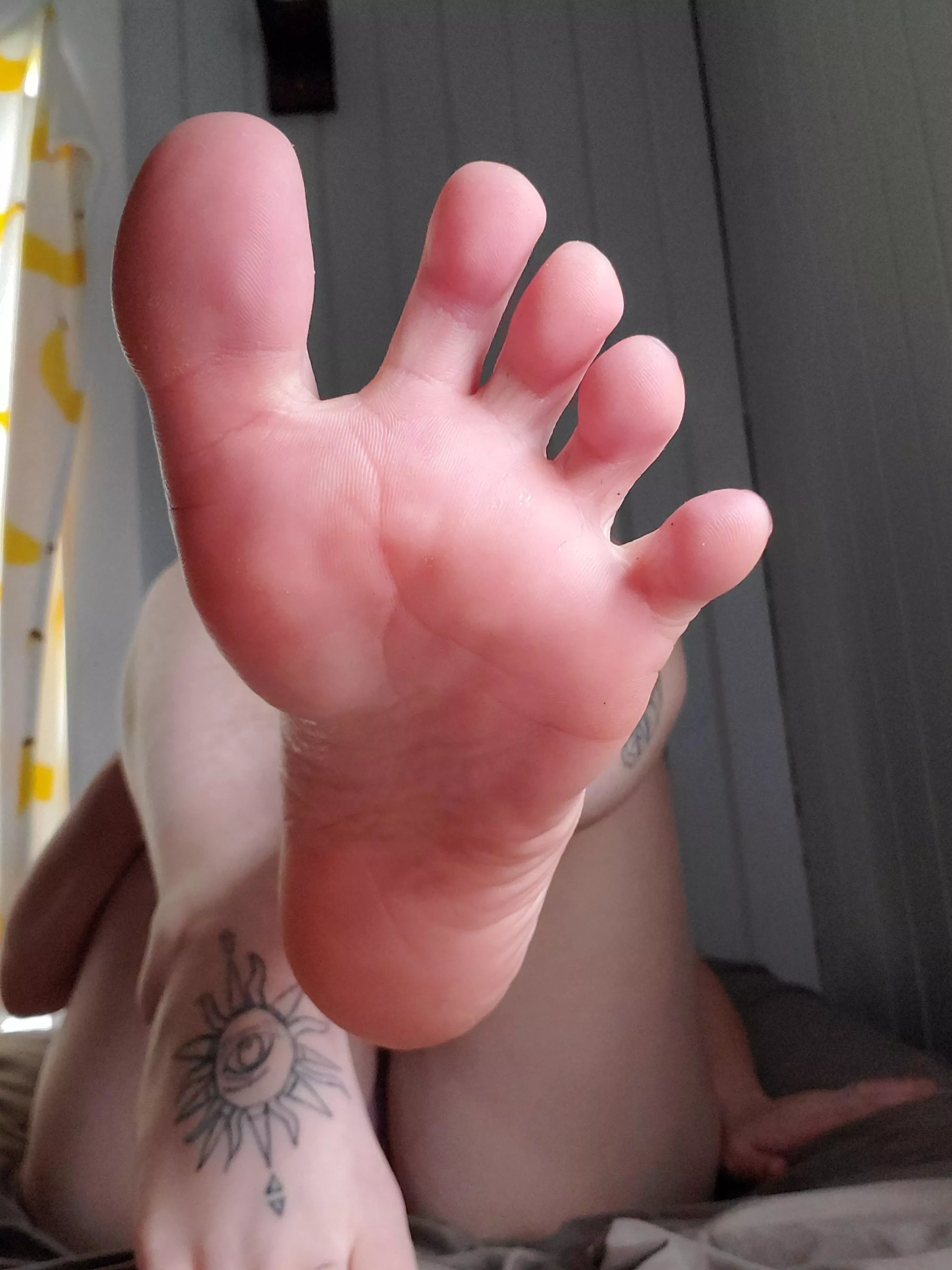 How badly do you wanna sniff these feet? How badly do you wanna sniff these feet?