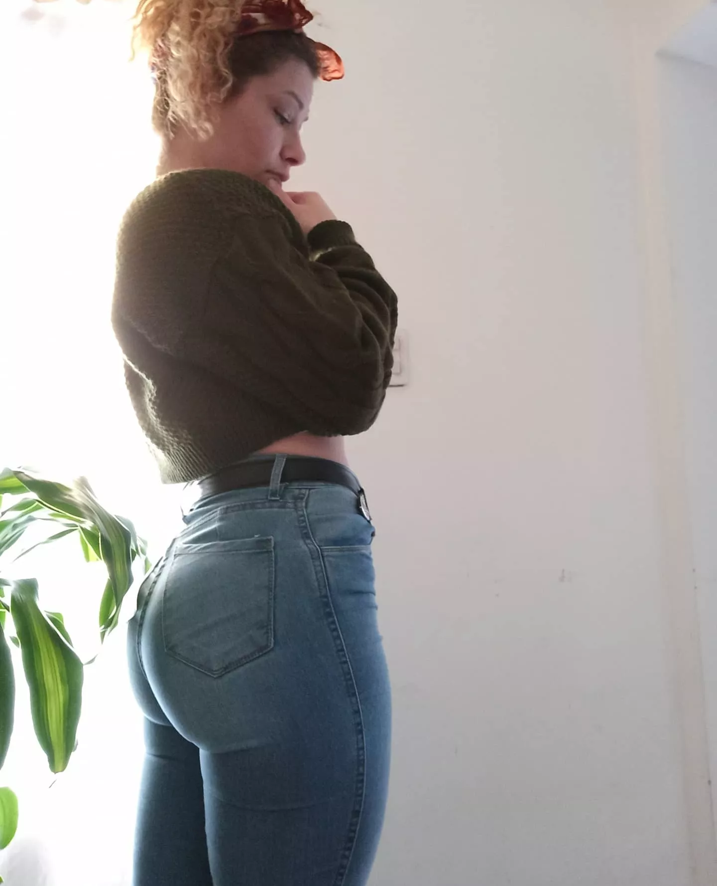 How do I look? I love the fit of those jeans 💕
