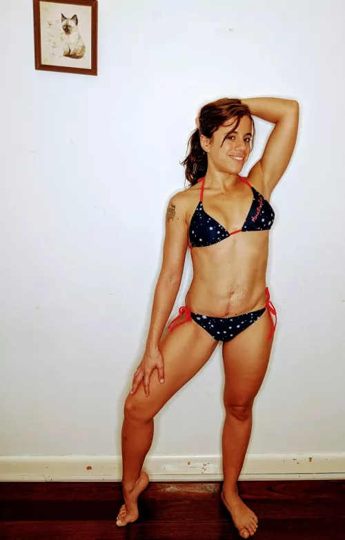 How do I look in my new bikini? How do I look in my new bikini?