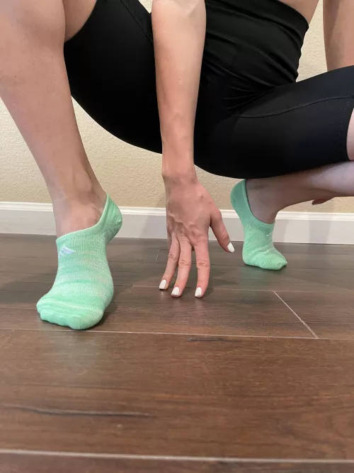 How do my little feet look in these socks? 💚