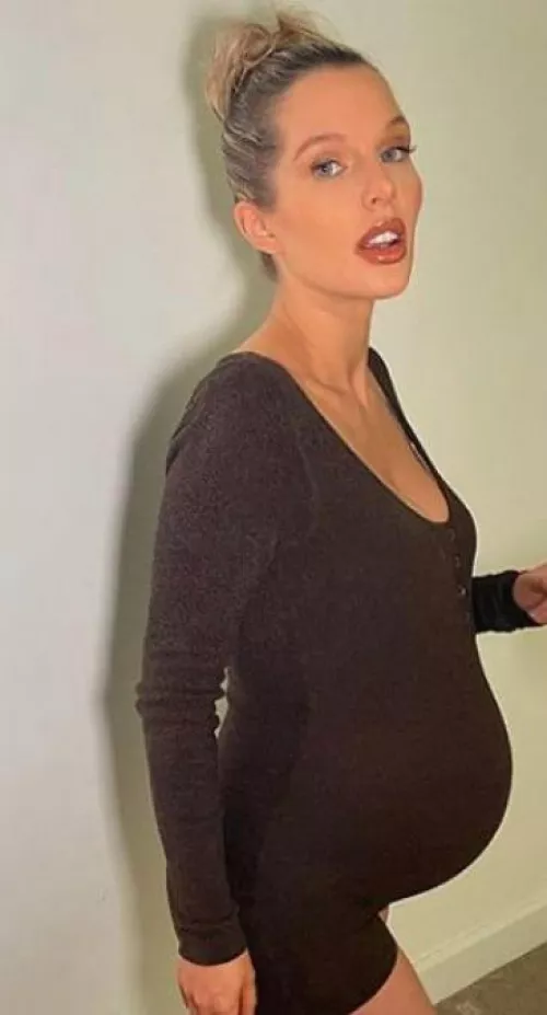How do my preggo curves look? How do my preggo curves look?