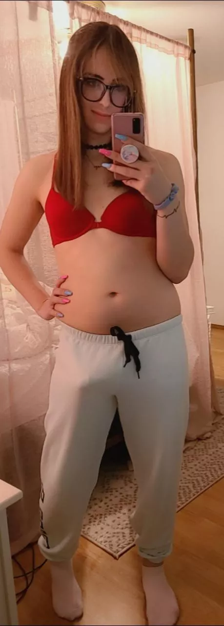 How do these sweatpants suit me? How do these sweatpants suit me?