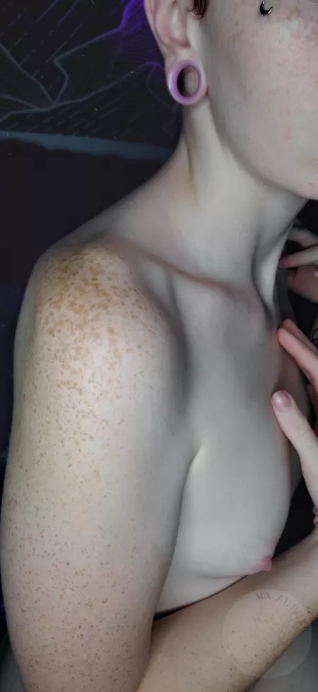 How do y'all feel about freckley bois? How do y'all feel about freckley bois?