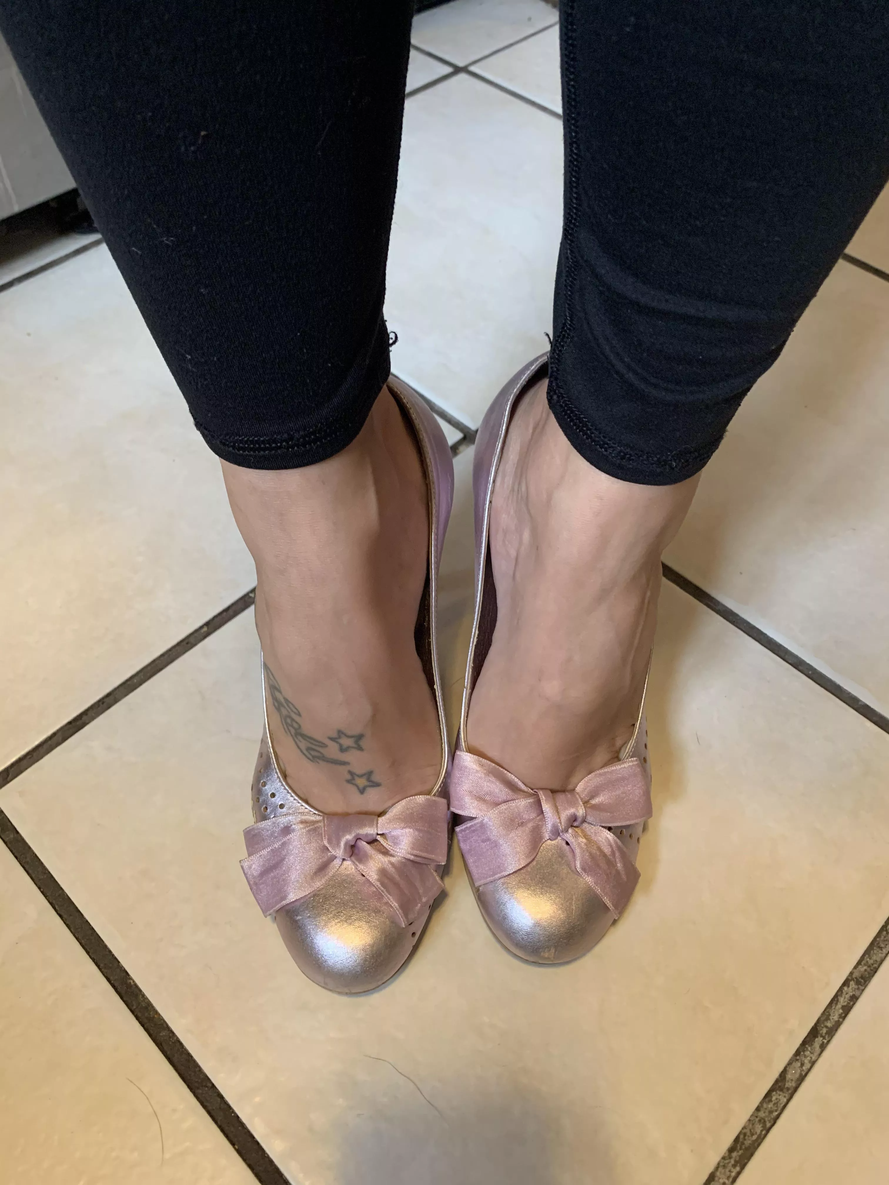 How do you feel about todayโs shoe choice? ๐ 33, size 6 ๐ How do you feel about todayโs shoe choice? ๐ 33, size 6 ๐