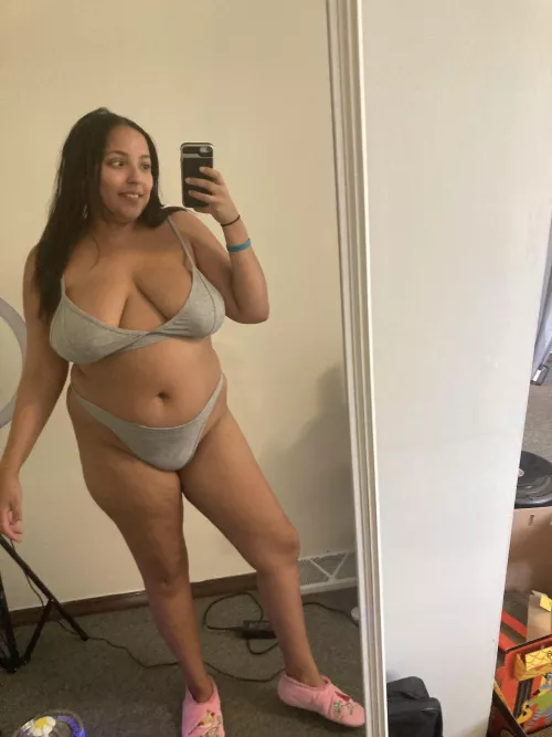 How do you like a full body mirror selfie? 😘 How do you like a full body mirror selfie? 😘