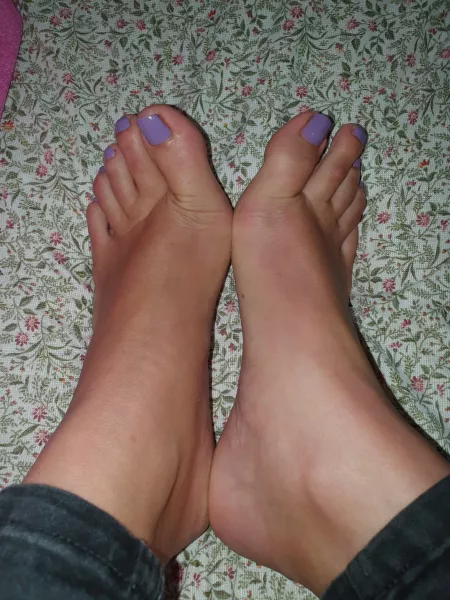 How do you like my feet today? ๐๐
