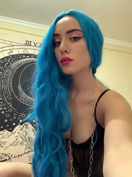 how do you like this hair color and makeup? how do you like this hair color and makeup?