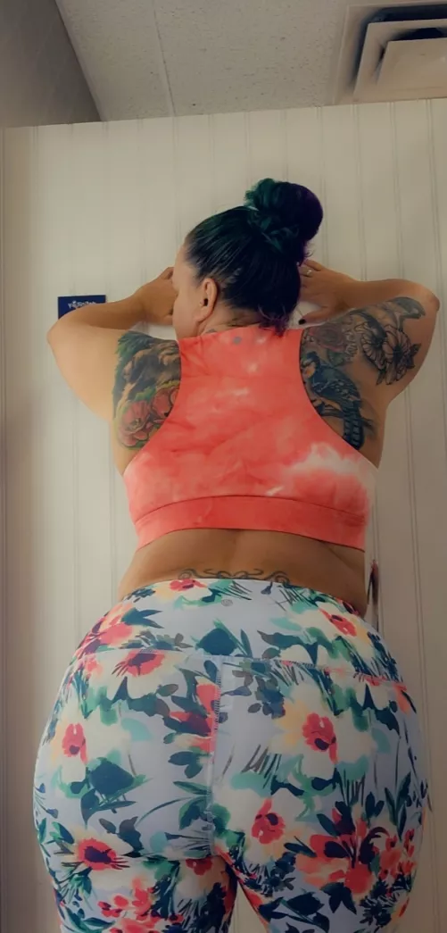 How do you like this workout outfit How do you like this workout outfit