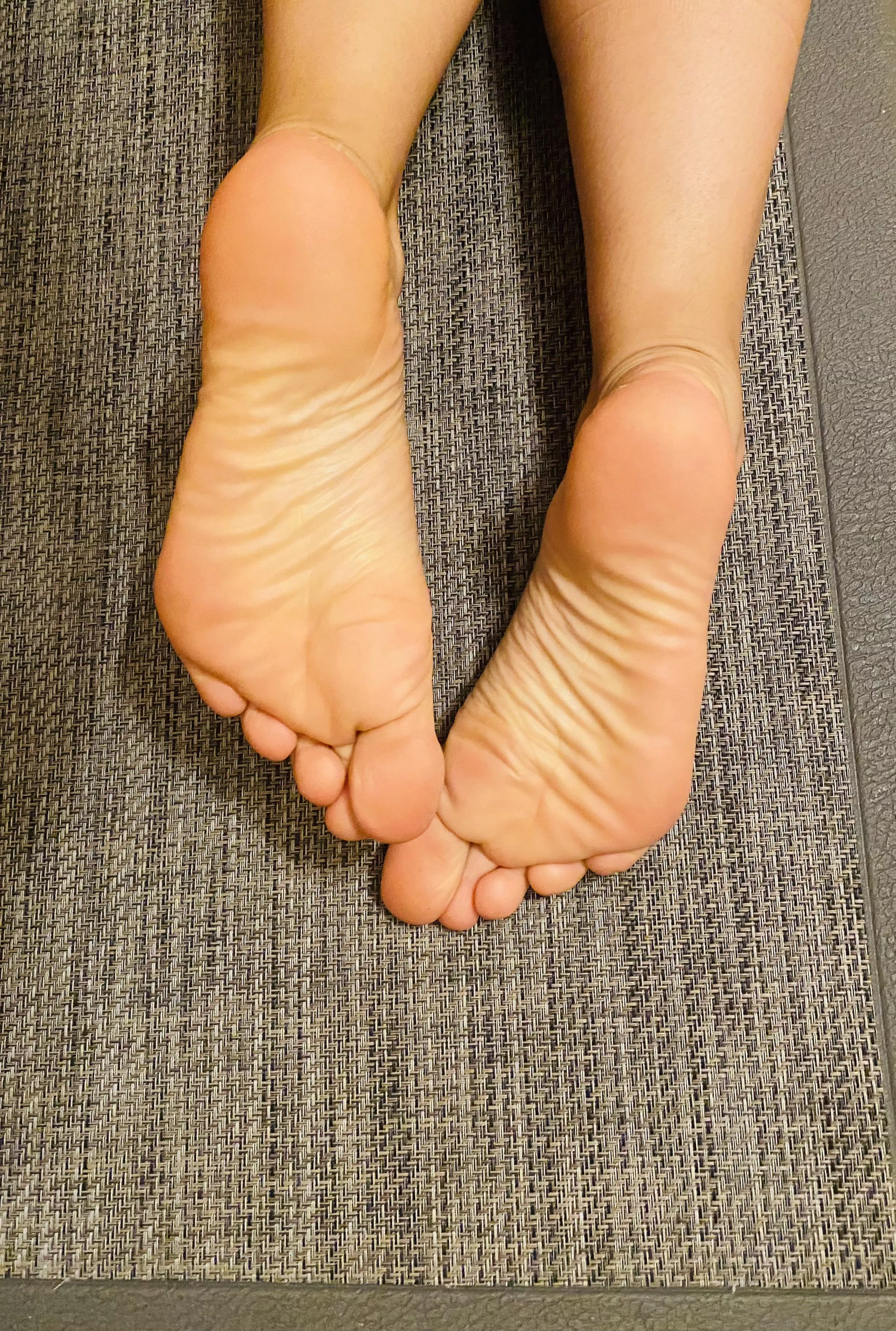 How do you like to see feet? How do you like to see feet?