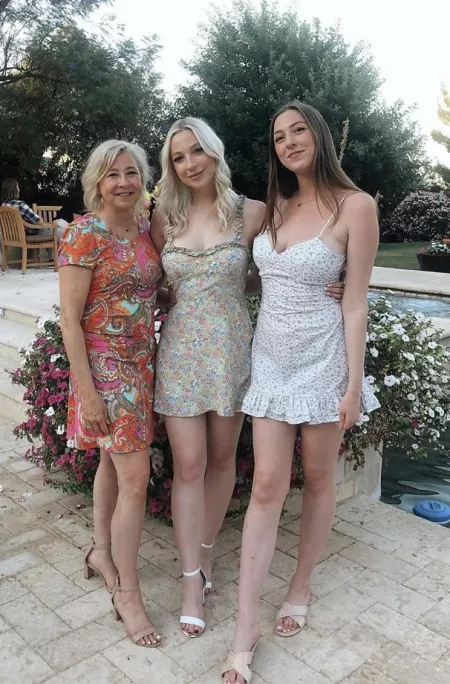 How do you rank this mom/daughter trio? How do you rank this mom/daughter trio?
