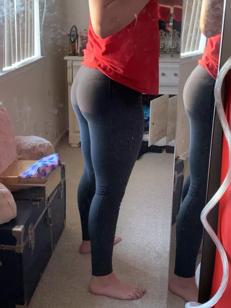 How does my ass look in my new pair of leggings? How does my ass look in my new pair of leggings?