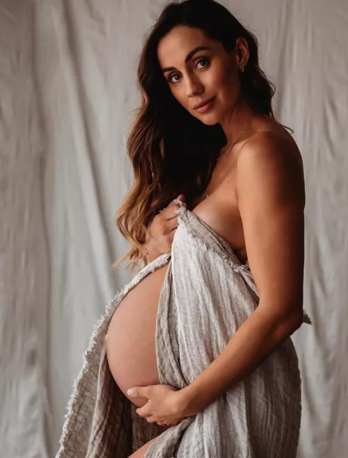 How does my preggo belly look? How does my preggo belly look?