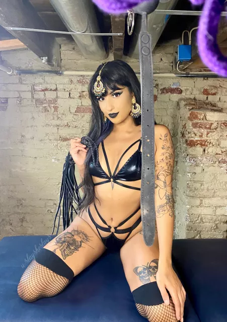 How does this sub feel about Indian goth sluts? 😼 How does this sub feel about Indian goth sluts? 😼