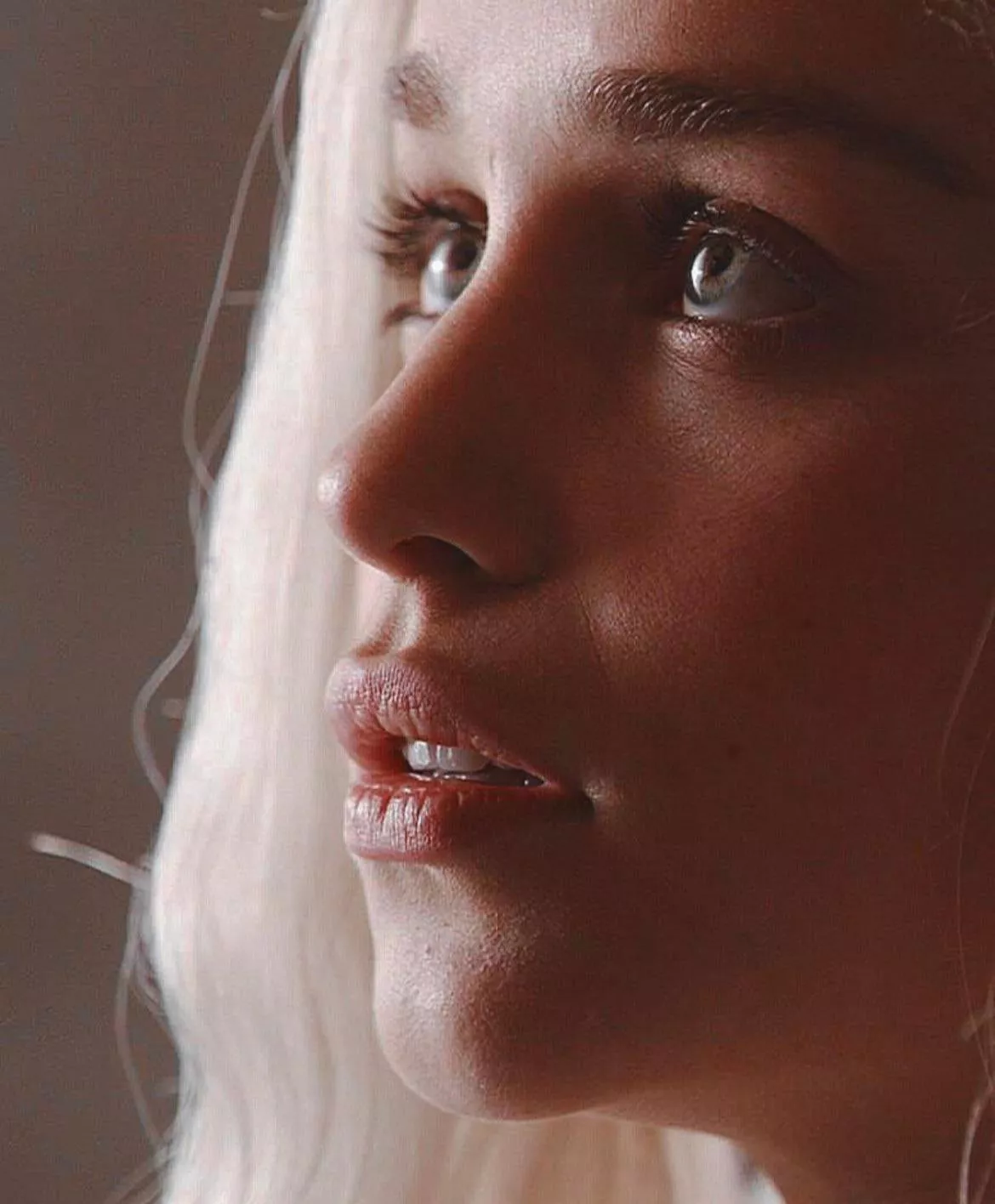 How hard would you fuck Emilia Clarke's face? How hard would you fuck Emilia Clarke's face?