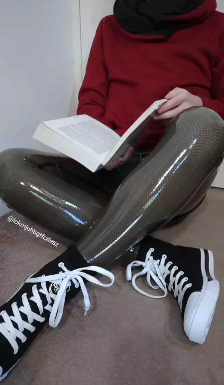 How I like to read π€π How I like to read π€π