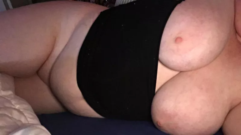 How I woke up. Tank tops are pointless 😂