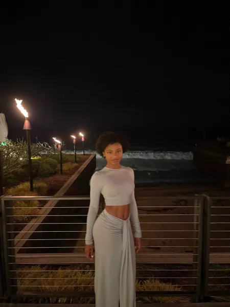 How is my outfit for tonight?(f)