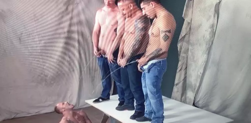 How lucky is this guy?! So hot…Anyone (multiple) interested in doing this with me?