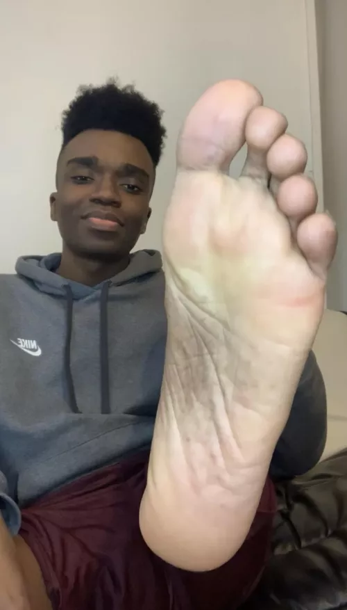 How many strokes till you bust on my soles😈💦