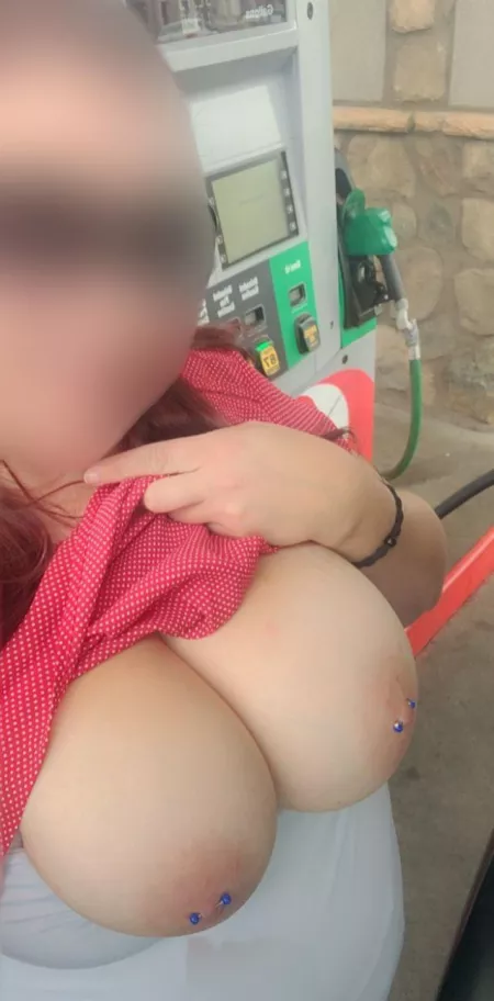 How milfs pump gas! ๐ฅ๐ How milfs pump gas! ๐ฅ๐