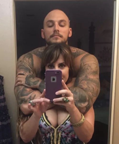 How would you react if your wife sent you this pic while sheβs away on a bachelorette weekend?