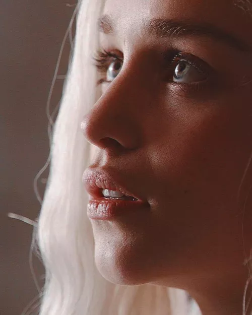 How would you use Emilia Clarke's pretty face? How would you use Emilia Clarke's pretty face?