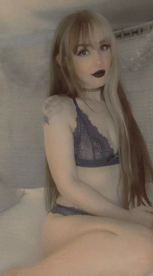 Howdy there! How are we feeling today? 🖤