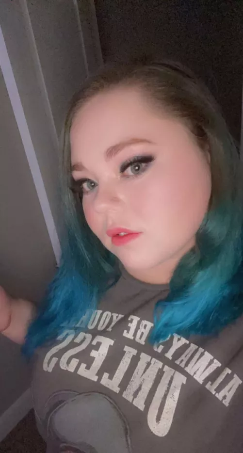 Hows her makeup? Hows her makeup?