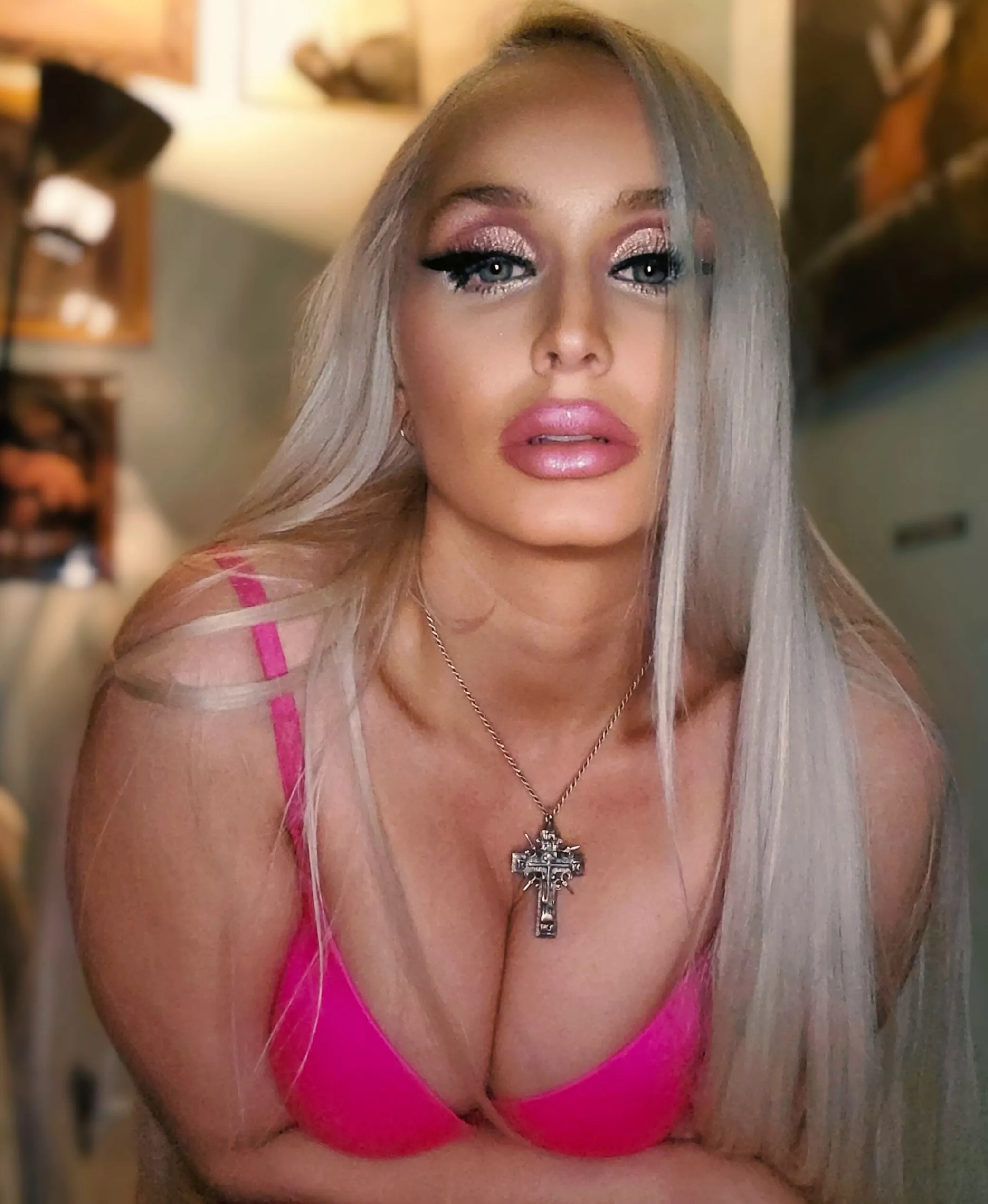 Hows my hair ? Would you pull it