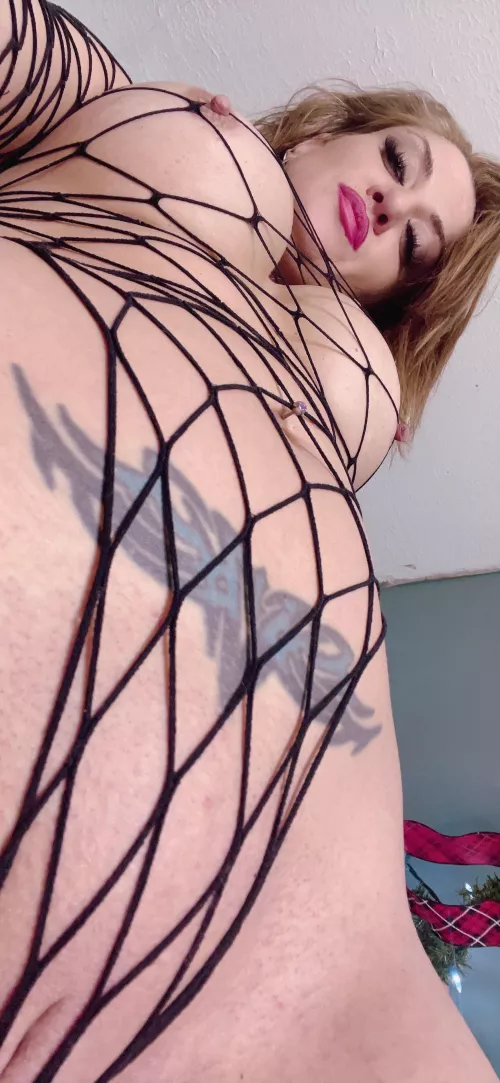 How’s this for an under boob pic? How’s this for an under boob pic?