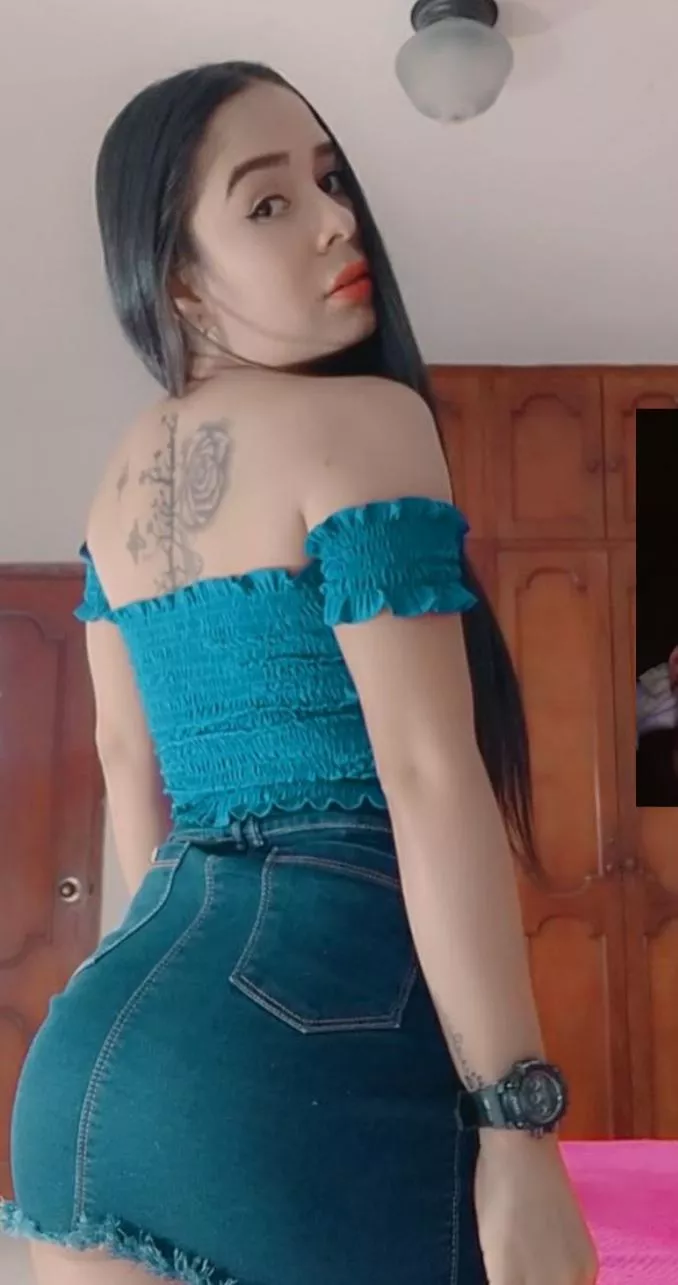 https://chaturbate.com/b/avrillopez/