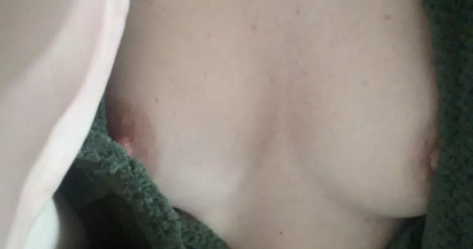 Hubby asked for a Titty Tuesday, so he can survive his day at work and get ready for when he gets home π Will you cum on me in the meantime? π