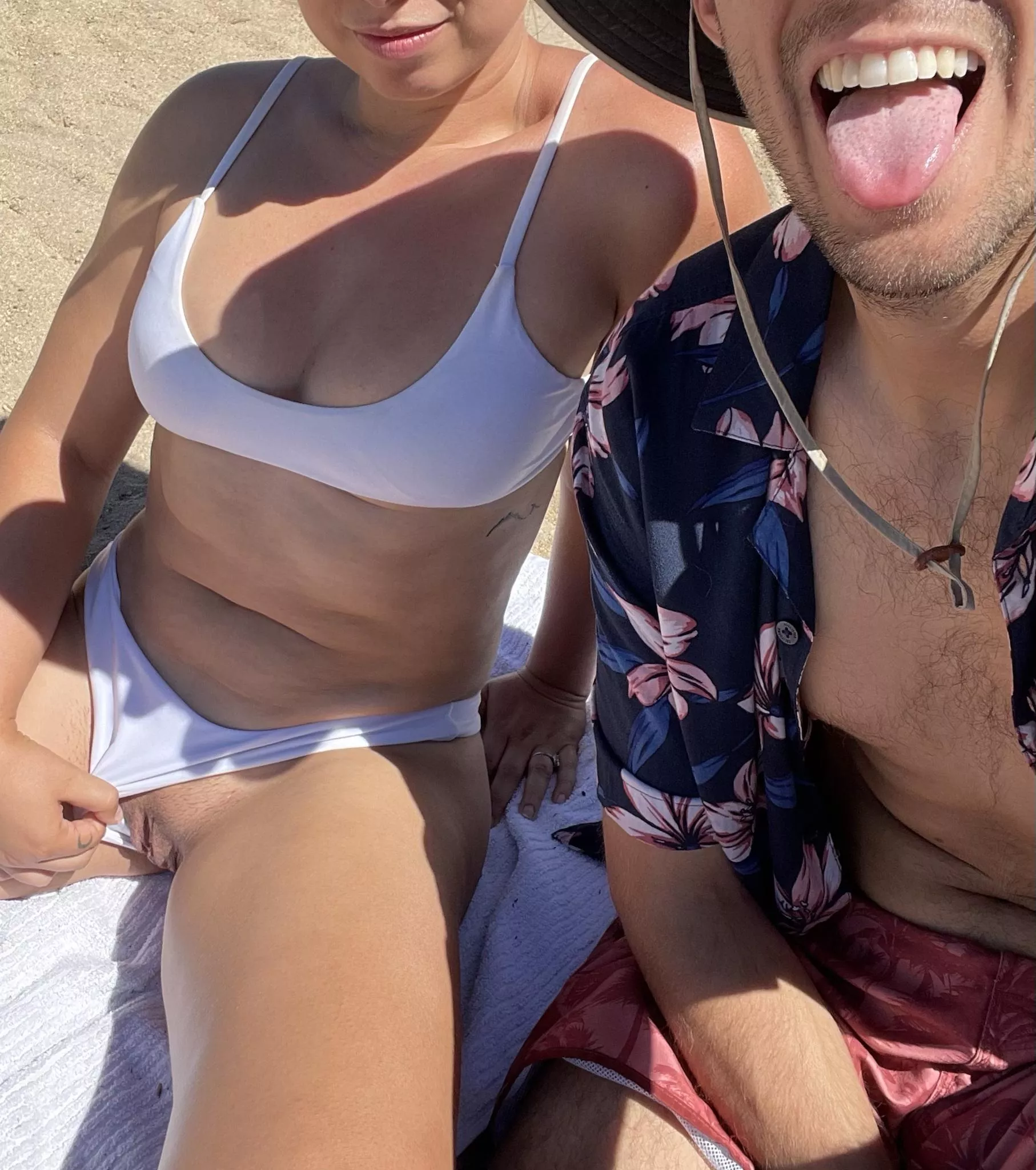 Hubby likes when I show off to the other guys at the beach ?