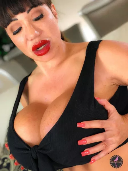 Huge tits Huge tits