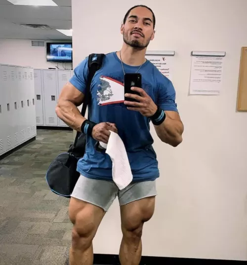 Hump day 🦵🏽💪🏽 Hump day 🦵🏽💪🏽