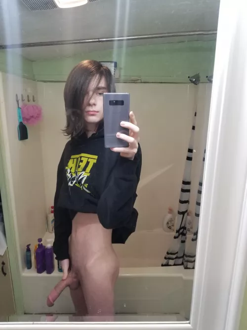 hung twink at yo service 😅