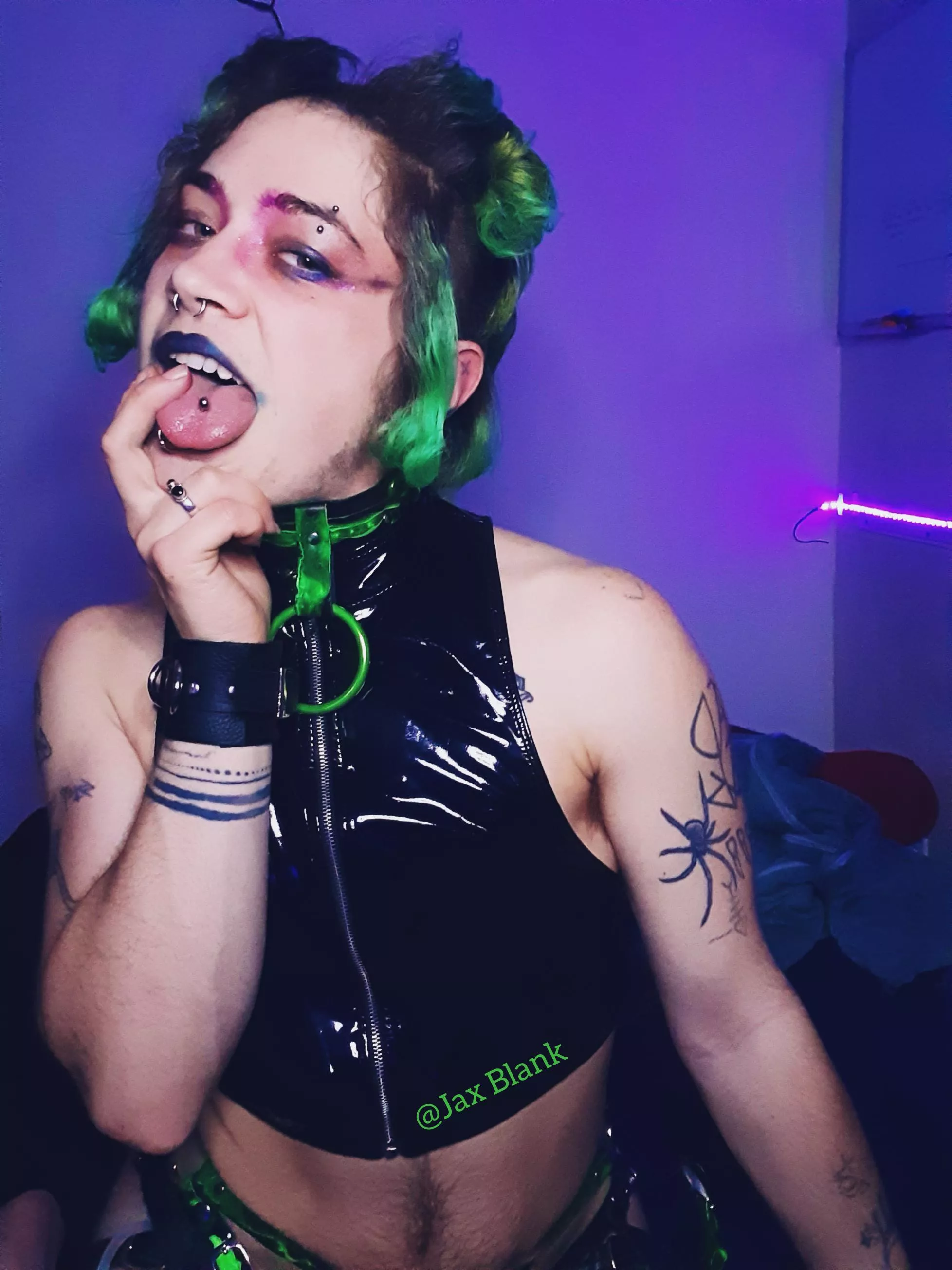 I always mess up my lipstick immediately 😩 got eyeshadow down tho I always mess up my lipstick immediately 😩 got eyeshadow down tho