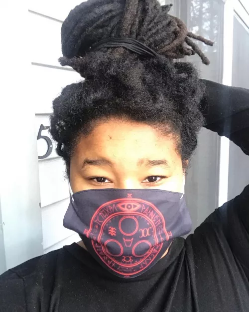 I am a 25 year old woman in Farmington, CT and I wanted to have a guy over so that I could rim him. I love big white asses and I also like them gassy. I just wanted to eat one before I go away tomorrow.